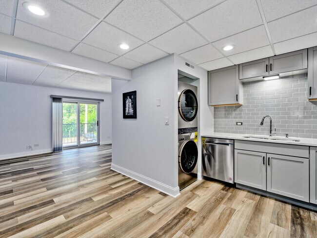 Building Photo - 3849 N Parkway Dr