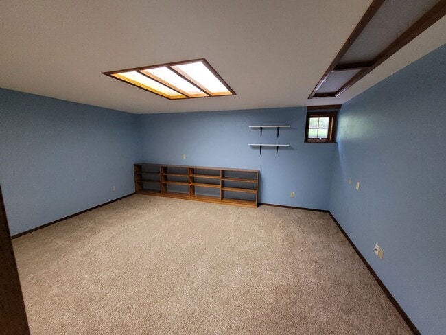 Building Photo - Wonderful Unfurnished 3 Bed 3 Bath Home ou...