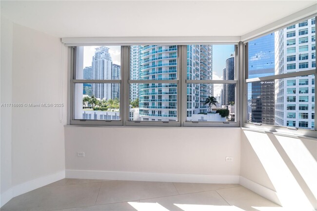 Building Photo - 825 Brickell Bay Dr