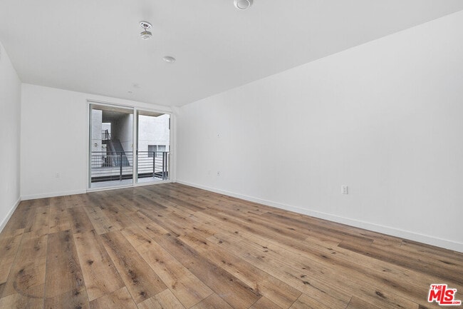 Building Photo - 5229 Willowcrest Ave