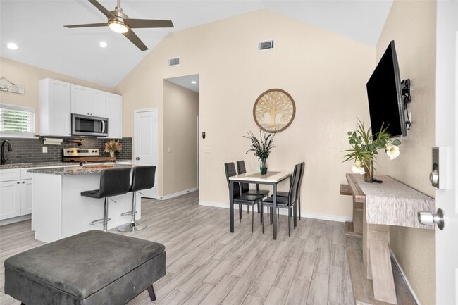 Building Photo - 286 Westchase St