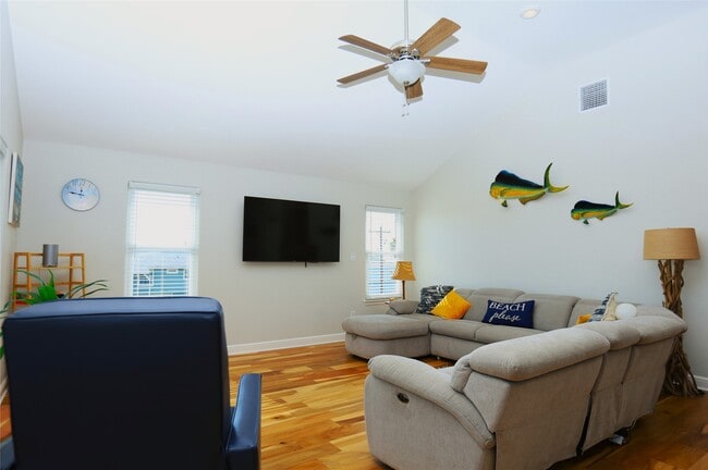 Building Photo - 131 Pieces of 8