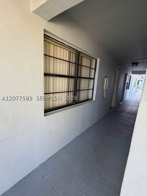 Building Photo - 4590 SW 67th Ave