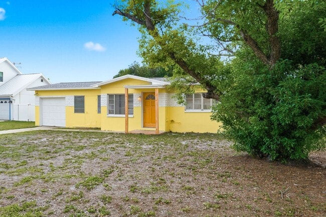 Building Photo - Remodeled 3/1 Home
