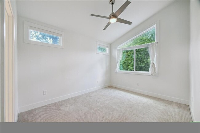 Building Photo - 2708 Willow St