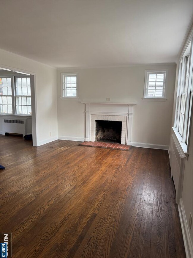 Building Photo - 364 Owen Ave