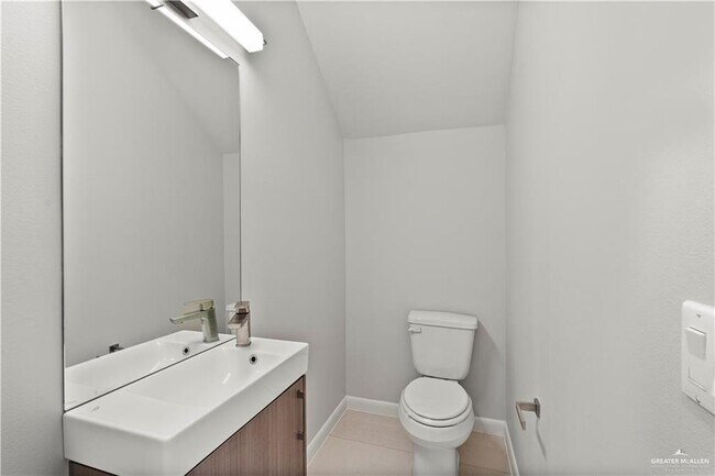 Building Photo - 3500 Vanessa Ln