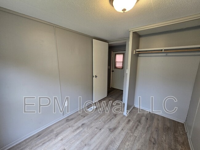 Building Photo - 700 W Ridgeway Ave