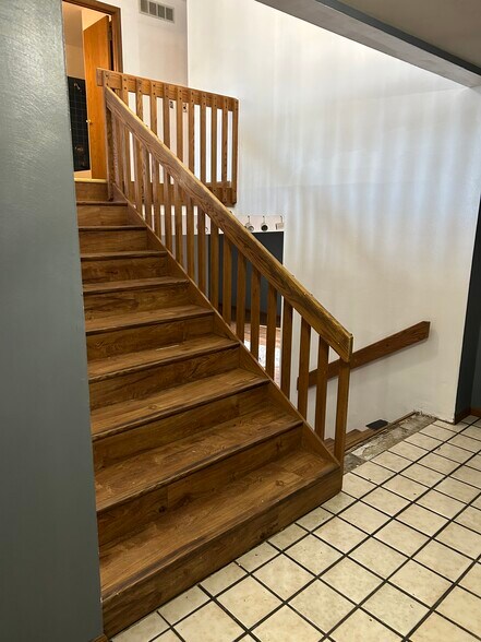 Building Photo - 725 S Belt W