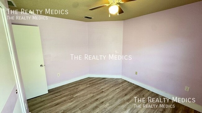Building Photo - 1040 Elderberry Dr