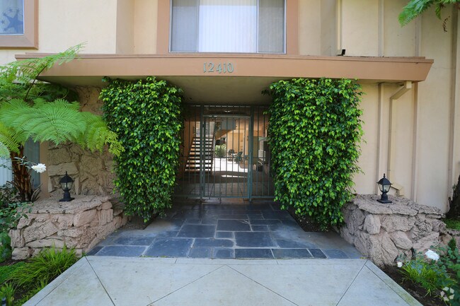 Building Photo - Chandler Apartments