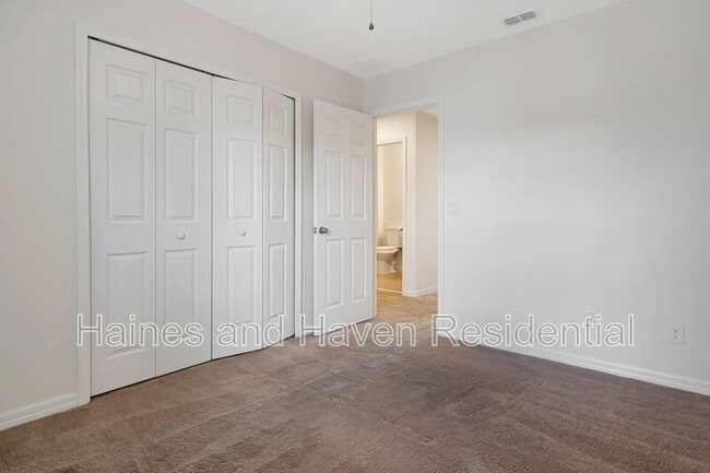 Building Photo - 164 Primrose Dr