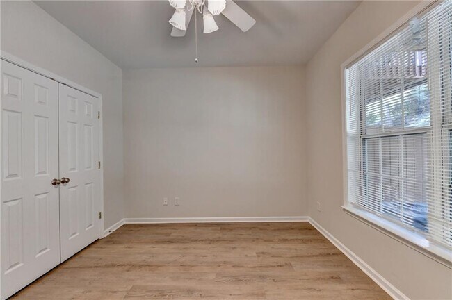 Building Photo - 2026 Merrimont Way