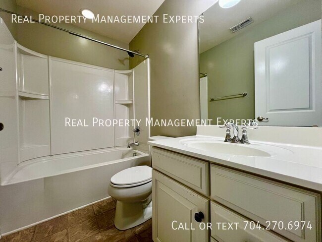 Building Photo - 6564 Hasley Woods Dr