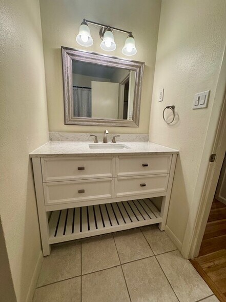 Building Photo - 1925 Peavy Rd