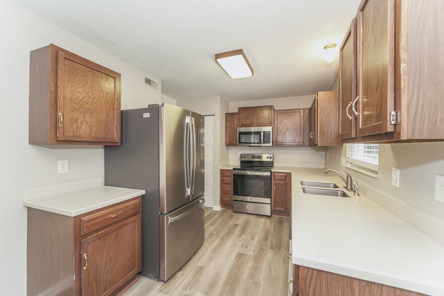 Building Photo - 605 Bundy Cir