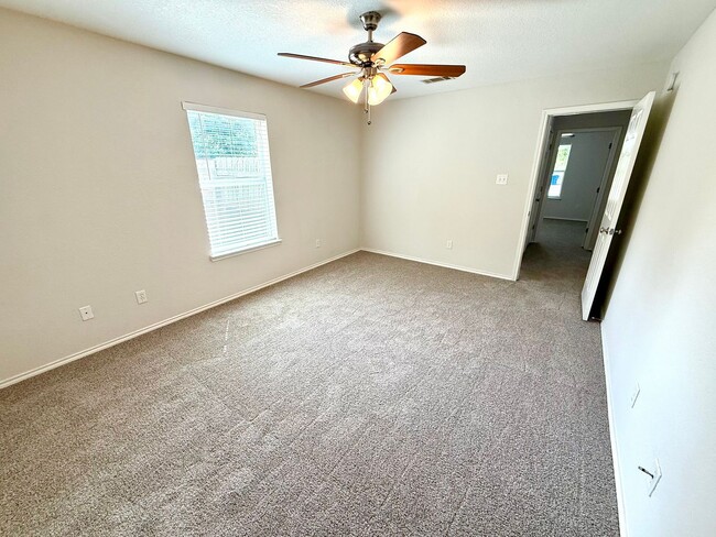 Building Photo - Available Now! Charming Single-Story Home in Waco with Modern Finishes & Spacious Yard