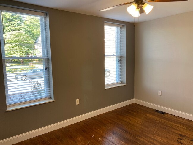 Building Photo - Renovated Home in the Grove for Rent!