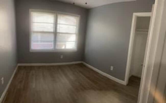 Building Photo - $0 First Month's Rent / $0 Deposit at Move-in