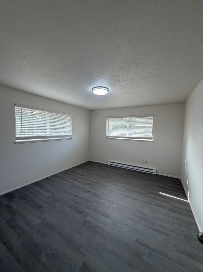 Building Photo - 797 Meadows Dr