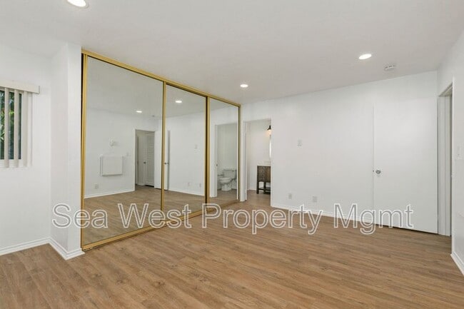 Building Photo - 2517 Navarra Dr