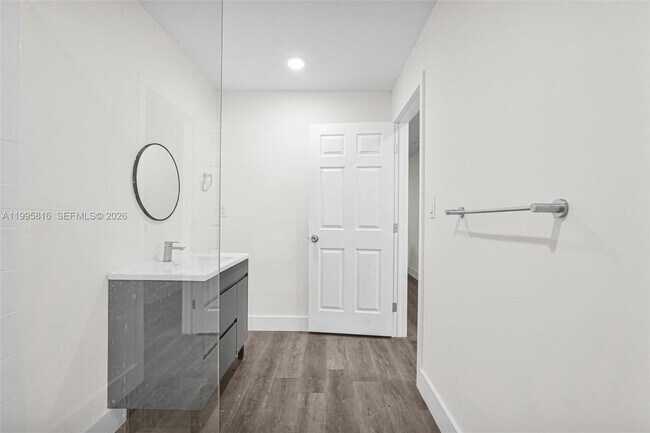 Building Photo - 1730 Acapulco Dr