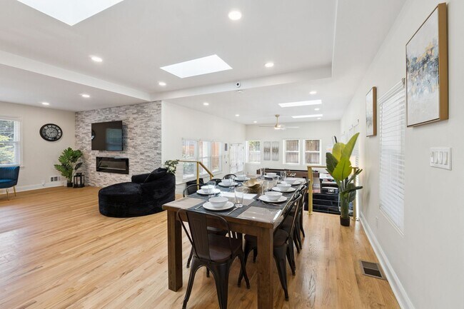 Building Photo - Fully Furnished: Beautiful 4-Bedroom Home ...