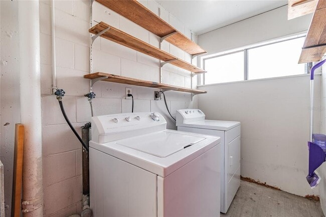 Building Photo - 13618 Greenfield Dr