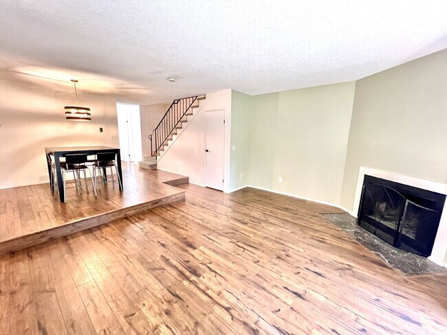 Building Photo - Beautiful Townhome For Rent in the Tranquil Chambers Bay