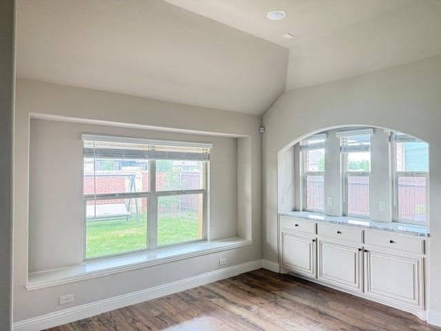 Building Photo - 1009 Tree Shadow Ln