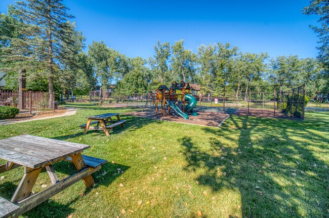 Building Photo - 8235 Poplar Ln