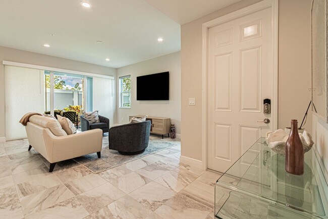 Building Photo - Luxury Naples 2-Bed Home Minutes to Downtown & Beaches | Resort-Style Amenities
