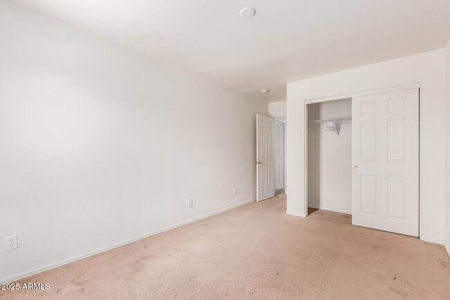 Building Photo - 608 W Rattlesnake Pl