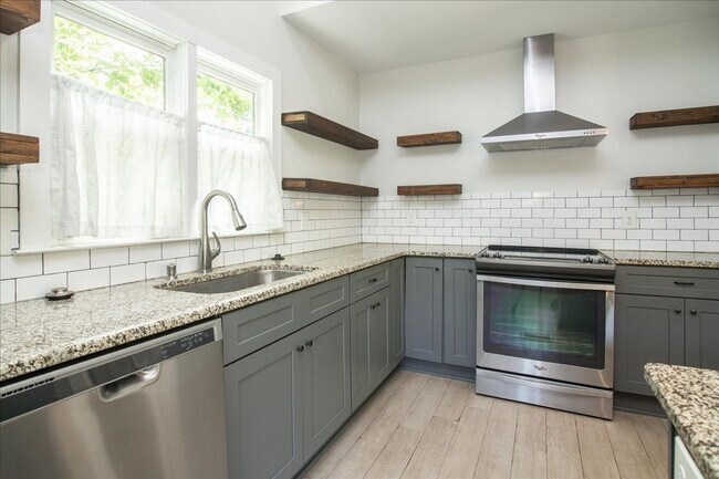 Building Photo - Beautiful 3/2.5 w/ Office Minutes From Airport and Woodward Academy!