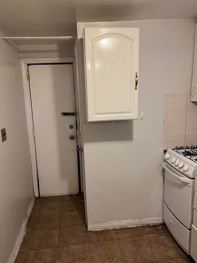 Building Photo - 128 W 51st St