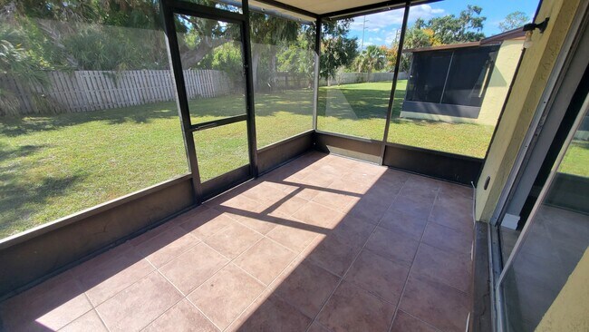 Building Photo - 1711 Lakewood Ave