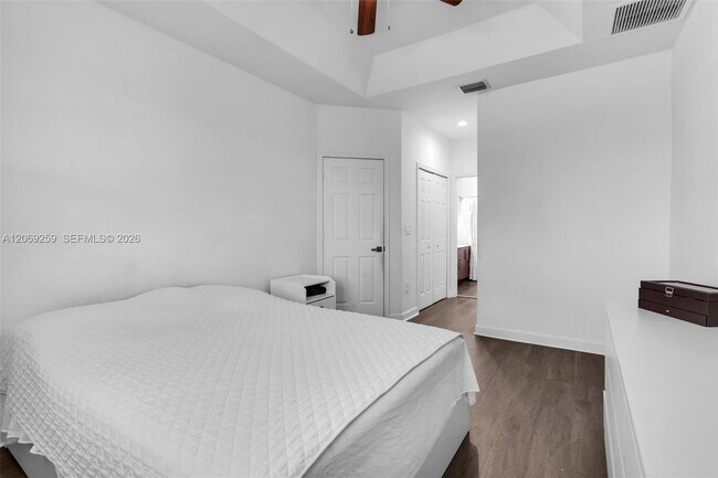 Building Photo - 2583 SE 13th Ct
