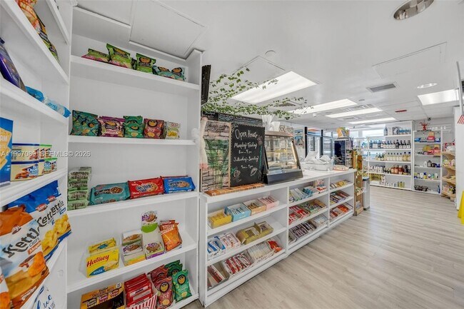 Building Photo - 650 West Ave