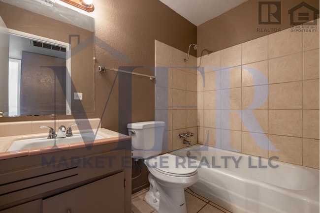 Building Photo - 5Bed/2Bath Home at 35th Ave/Cactus! $1799 ...