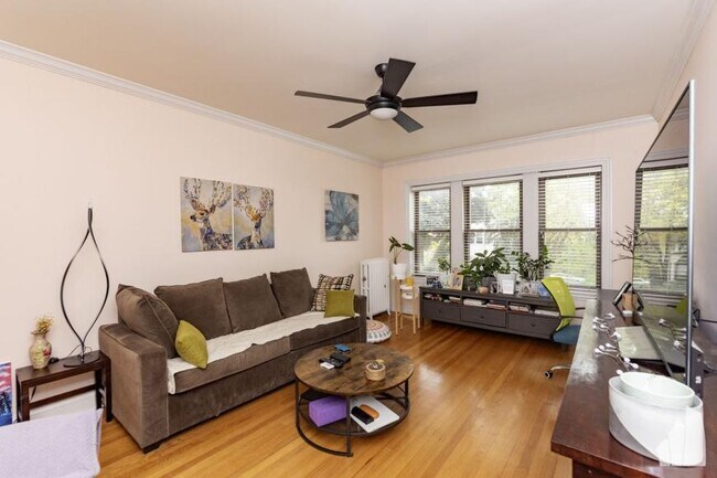Building Photo - 2 bedroom in Chicago IL 60640