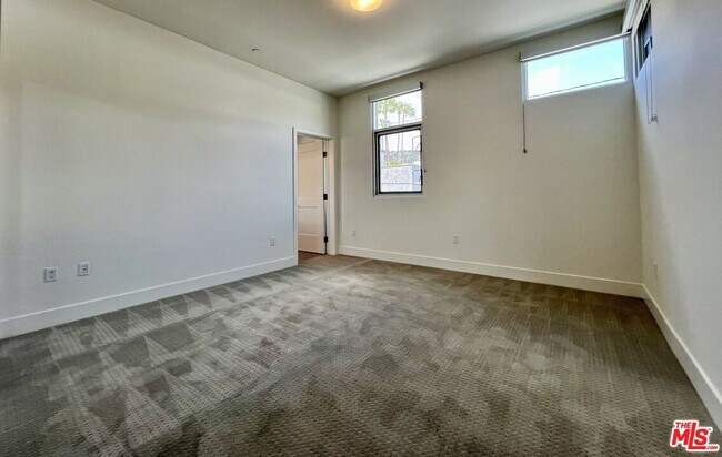 Building Photo - 8017 Norton Ave