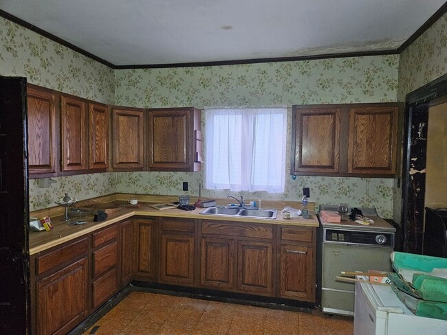 Building Photo - 2424 Broadway St