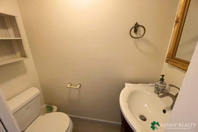 Building Photo - Updated 3 Bedroom Condo in South San Francisco