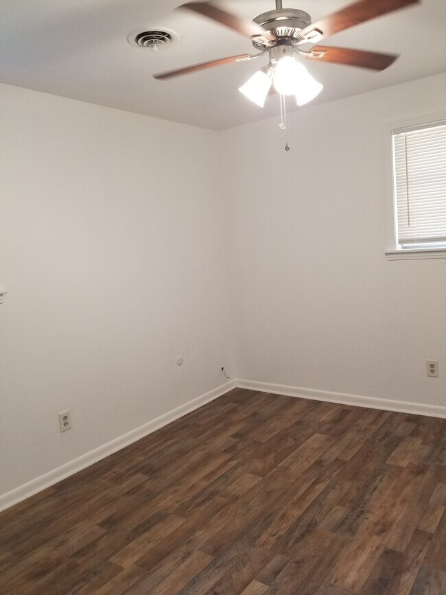 Building Photo - 3144 Woodville Cir