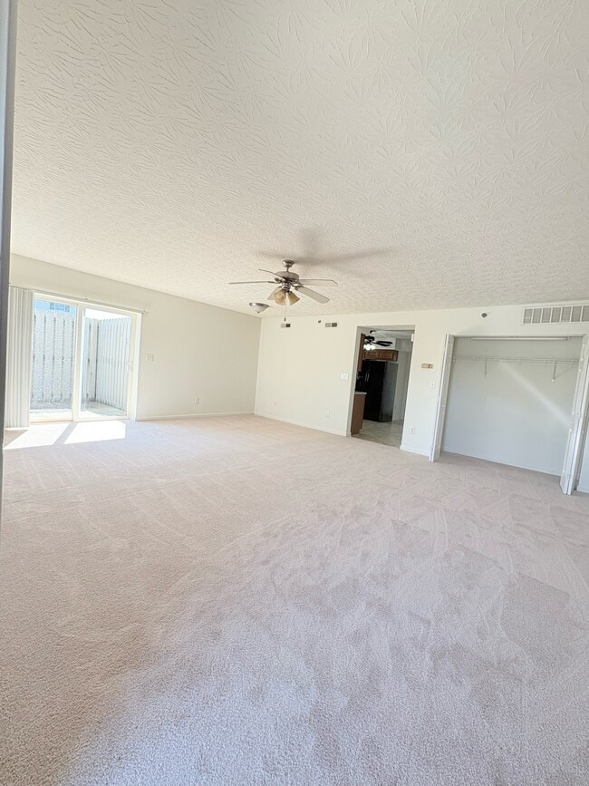 Building Photo - 24 Rosette Ln