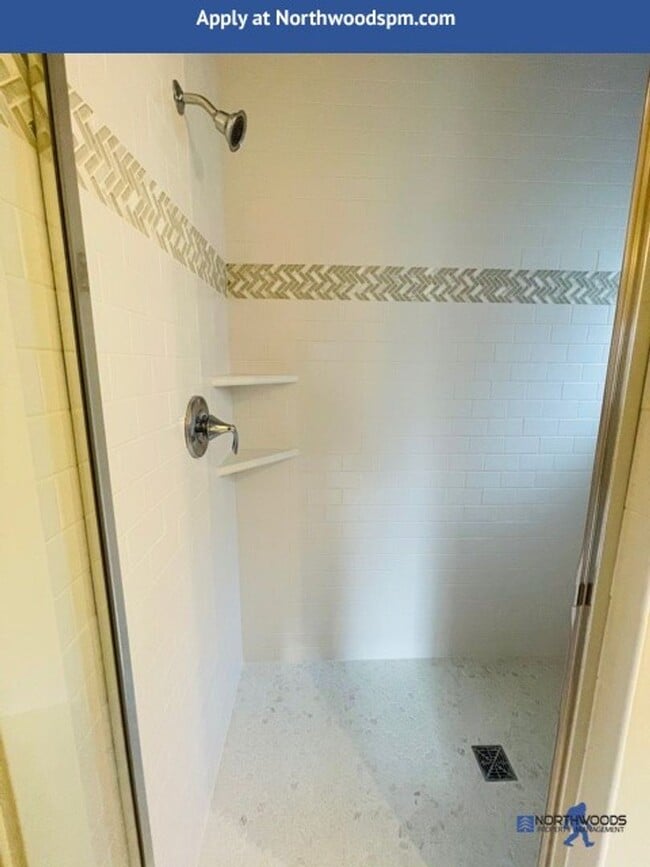 Building Photo - Newer Gorgeous Home in Desirable Neighborhood
