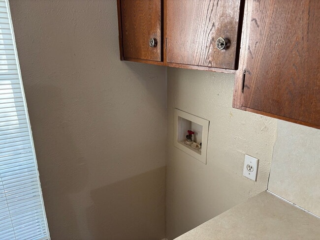 Building Photo - 2 bed/1.5 bath unit close to Hallmark Park and Hulen Mall