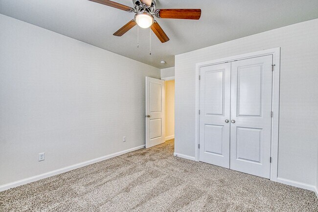 Building Photo - 3112 Pebble Pond Dr