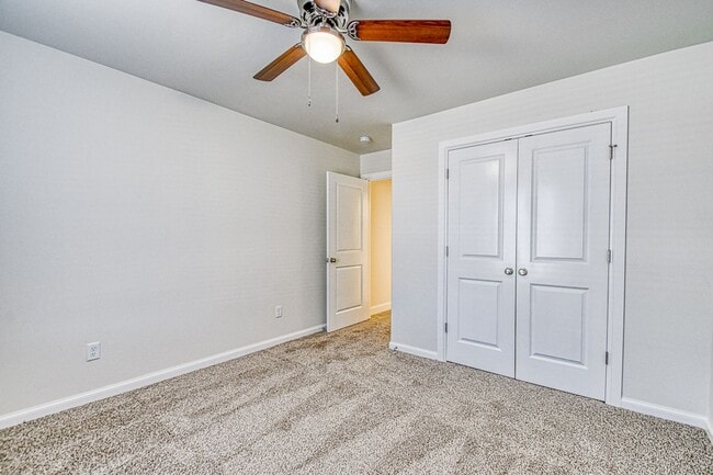 Building Photo - Four bedroom in Stone Lake!