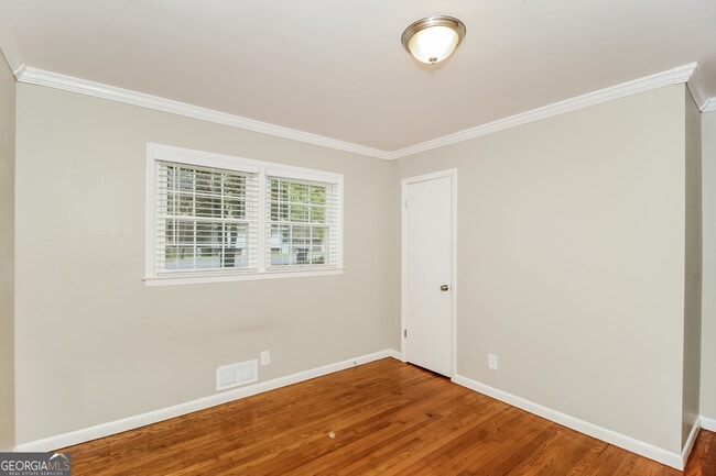Building Photo - 5550 Longmeadow Ln